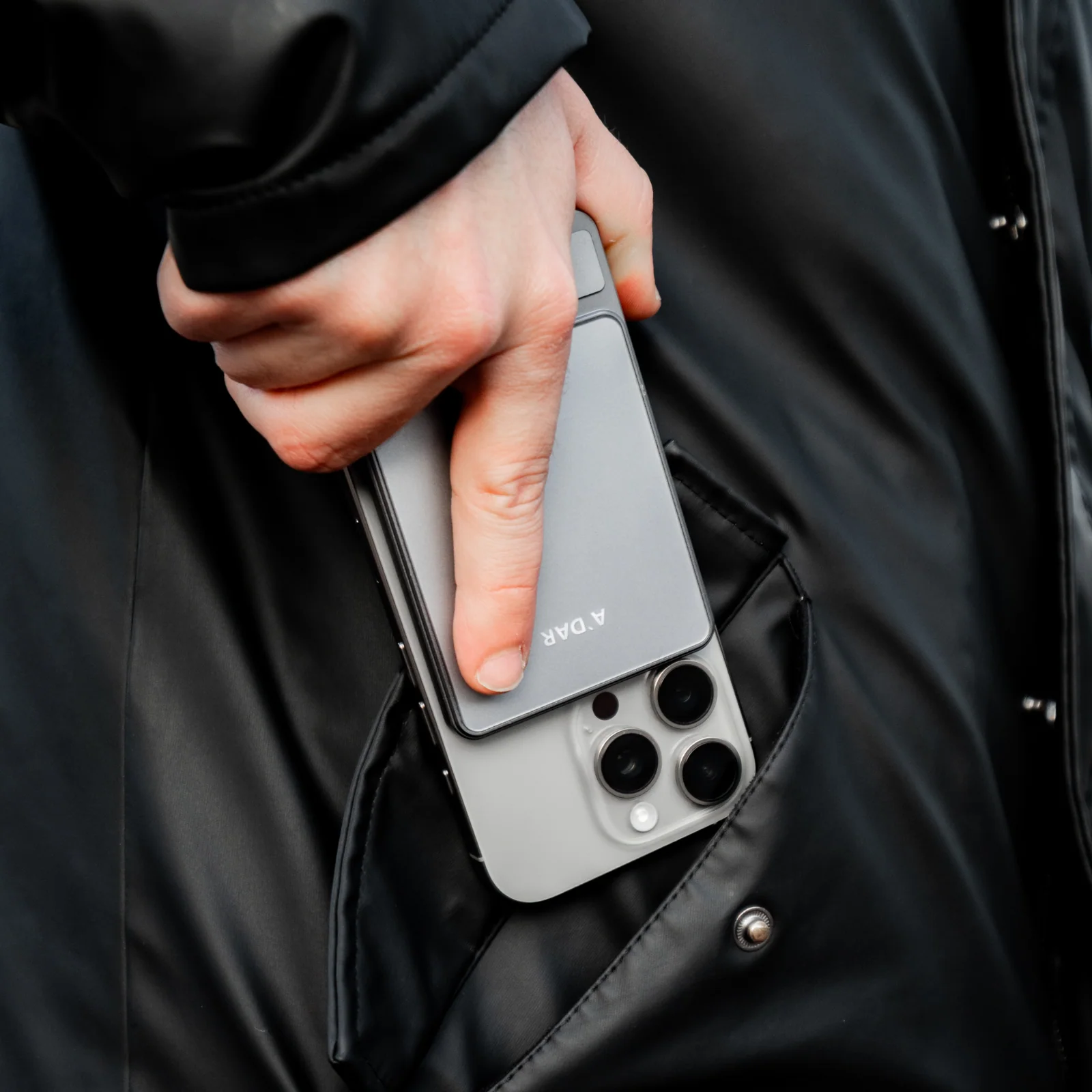 A'DAR NordCharge 多設備充電